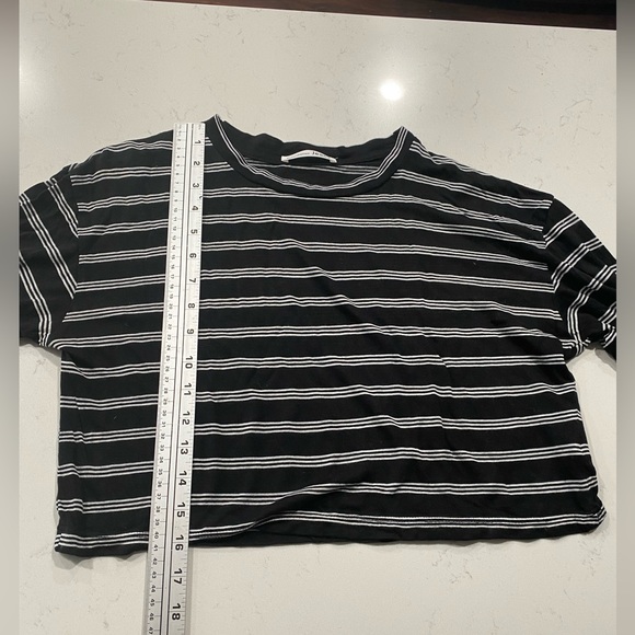 Reformation Jeans Chloe Striped Cropped Top. Size: XS - Picture 7 of 11